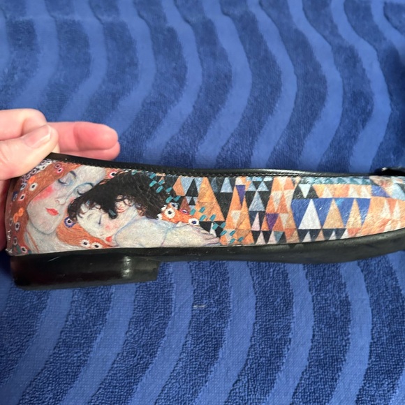 Jeon,size 9 1/2, Artsy flat,black toe cap with multi color Gustav Klimt artwork - Picture 6 of 7